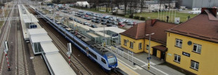 Nowe parkingi przy stacjach i przystankach między Warszawą a Radomiem