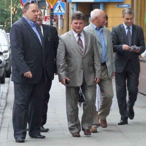 Waldemar Kaczmarski (w środku) podczas wizyty szefa SLD Grzegorza Napieralskiego w Radomiu