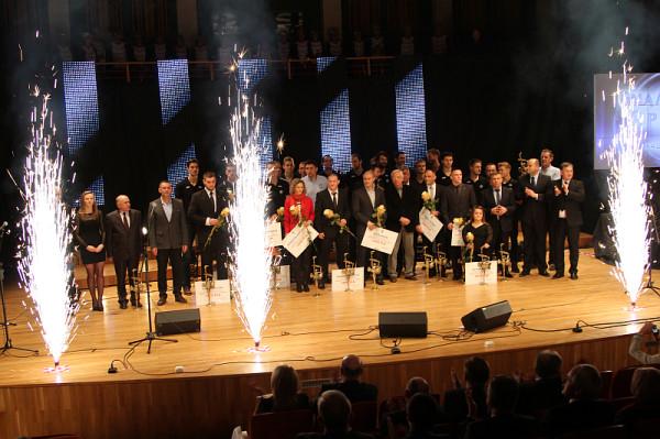 Na koniec gali wszyscy laureaci razem ustawili się na scenie