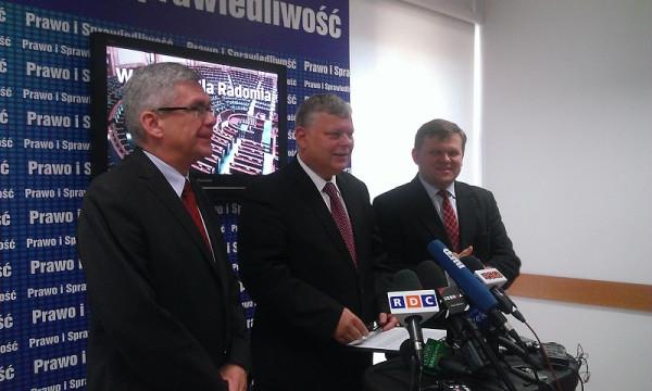Foto: od lewej Stanisław Karczewski, Marek Suski, Wojciech Skurkiewicz