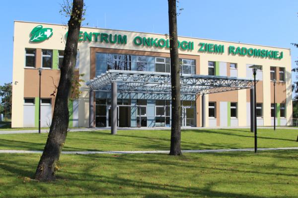 Centrum Onkologii Ziemi Radomskiej leczy bez kontraktu z NFZ