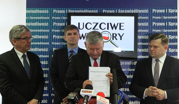 Od lewej: senator Stanisław Karczewski, posłowie Krzysztof Sońta i Marek Suski, senator Wojciech Sku