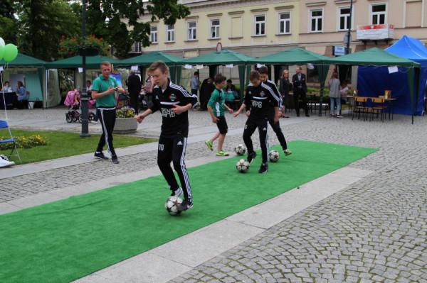 Młodzi piłkarze Radomiaka często biorą udział w imprezach charytatywnych i rekreacyjnych na terenie 
