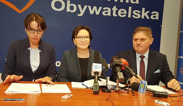 Od lewej: Anna Białkowska, Ewa Kopacz, Leszek Ruszczyk