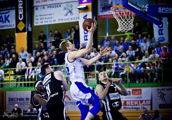 Daniel Szymkiewicz wrócił po kontuzji i gra ostatnio bardzo dobry basket. Foto: RosaSport.pl