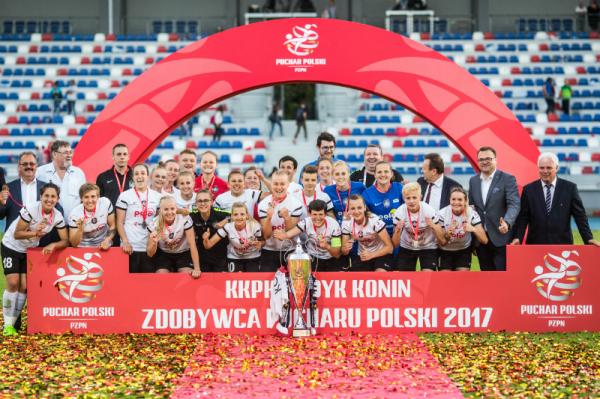 Piłkarki Medyka Konin cieszą się z triumfu w Pucharze Polski 2017