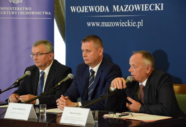 Kontrakty podpisano w Mazowieckim Urzędzie Wojewódzkim w obecności Ministra Infrastruktury i Budowni
