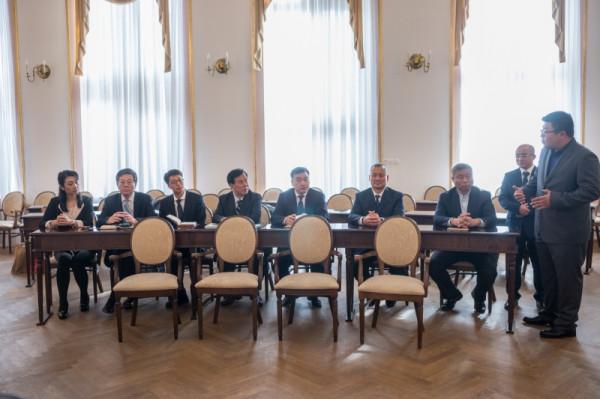 Spotkanie z delegacją z Chin odbyło się w sali obrad Rady Miejskiej