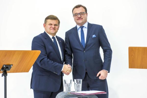 Wojciech Skurkiewicz i Radosław Witkowski po debacie przedwyborczej zorganizowanej przez radomskie m