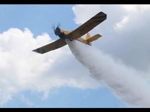 Do akcji użyto też specjalnych samolotów gaśniczych, z których zrzucano wodę tereny objęte pożarem