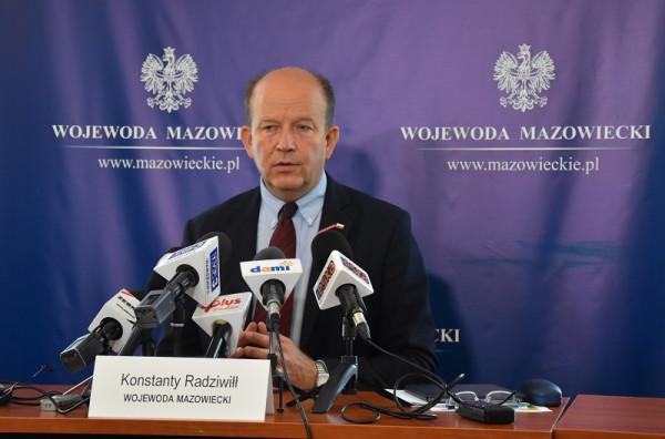 Wojewoda mazowiecki Konstanty Radziwiłł, wicewojewoda Artur Standowicz oraz kierownik delegatury MUW