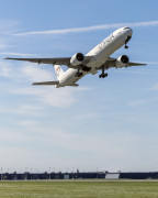 Lotnisko w Radomiu we wrześniu przyjęło ponad 13 tys. pasażerów i wyjątkowe operacje lotnicze