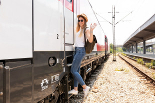 Polska kolej w oczach pasażerów – co doceniamy, a co wciąż przeszkadza?