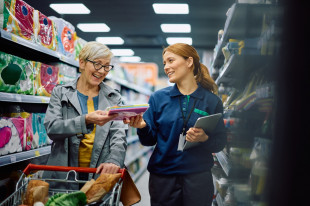 Kontakt z klientem to ważny element pracy w sklepie