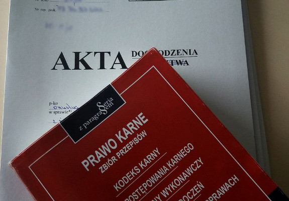 Obiecywali złote góry. Oszukali ludzi na miliony