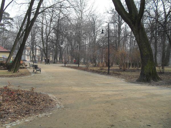 M.in w Parku im. Tadeusza Kościuszki znajdziemy budki dla ptaków