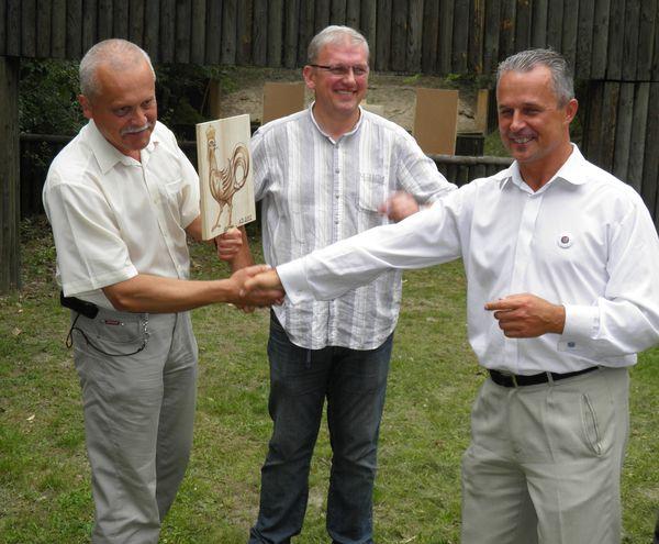 Na zdjęciu głównym: Paweł Murawski, Waldemar Kordziński i hetman bractwa Sławomir Adamiec.