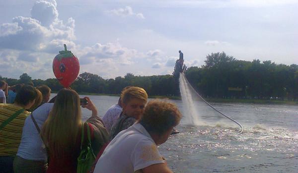 Pokaz flyboardu wywołał duże zainetresowanie