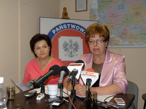 od lewej: Beata Nowak - rzecznik radomskiego Sanepidu i Lucyna Wiśniewska dyrektor radomskiego Sanep