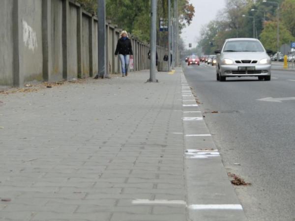 Pracownicy Zakładu Usług Komunalnych wyznaczyli już miejsca handlowe na czas Wszystkich Świętych wzd