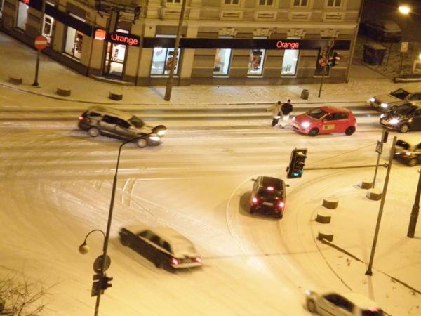 Skrzyżowanie ulic Żeromskiego i 25 Czerwca ok. godz. 19