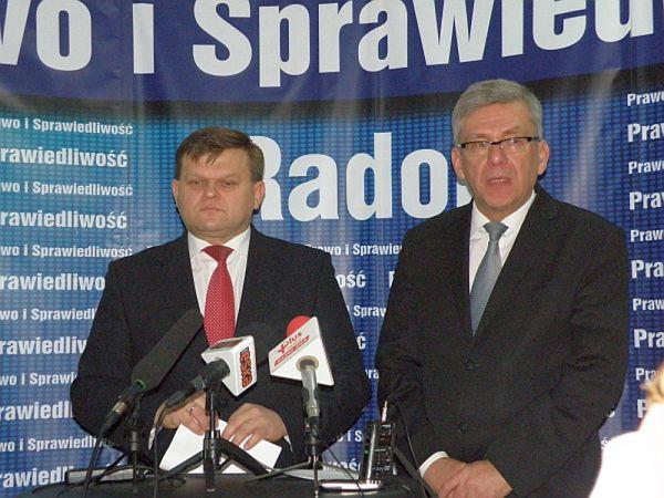 Semnatorowie Wojecih Skurkiewicz i Stanisław Karczewski (z prawej).