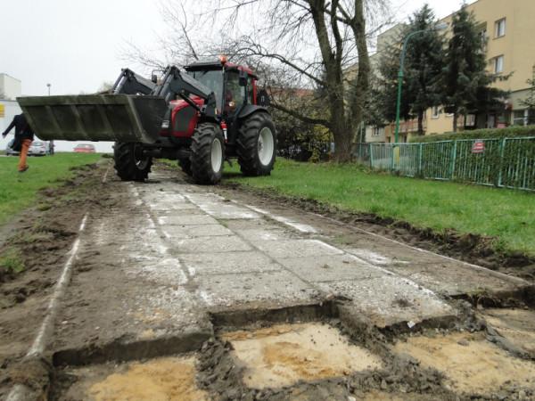 Stare i połamane w wielu miejscach płyty będą zastąpione nowymi. Wcześniej zostanie przygotowana odp