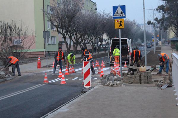 Roboty przy progach zwalniających na ul. Milej. Foto: R24