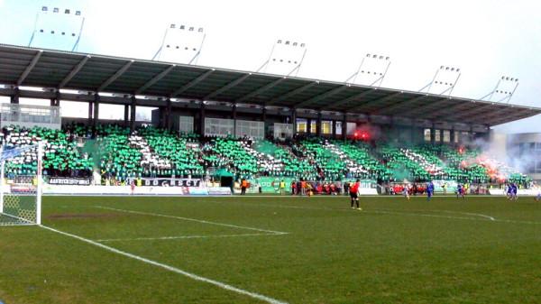 Oprawa kibiców Radomiaka podczas sobotnich derbów z Bronią na Narutowicza. foto: radomiak.pl