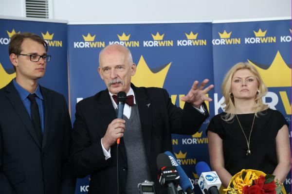 Janusz Korwin- Mikke na radomskim lotnisku