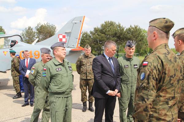 Minister Tomasz Siemoniak podczas wizyty w Radomiu w maju tego roku