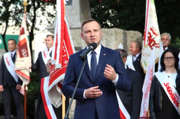 Andrzej Duda podczas uroczystości pod pomnikiem Radomskiego Czerwca '76 