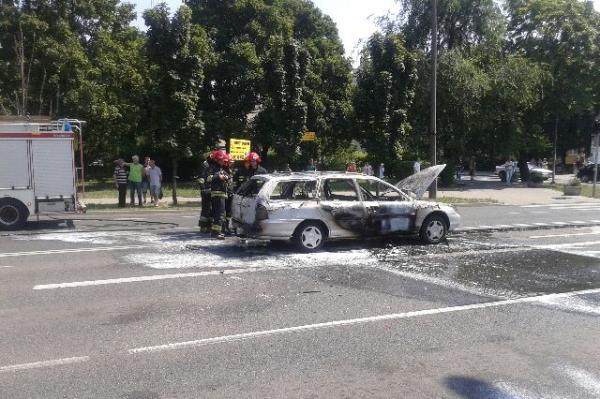 Pożar samochodu na ul. Żwirki i Wigury