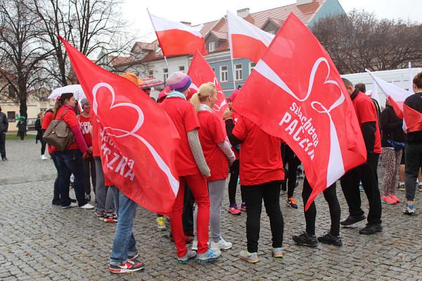 Wolontariusze Szlachetnej Paczki podczas tegorocznego Radomskiego Biegu Niepodległości 