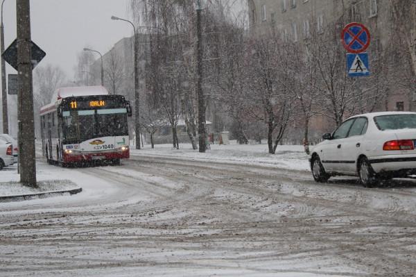 W weekend dalej będzie padał śnieg (sobota), a nocami będzie bardzo zimno (niedziela). Prognoza pogo