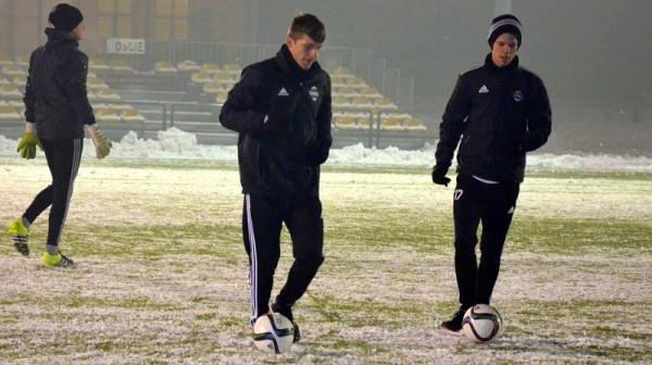 Od lewej: Adrian Szady, Kamil Kościelny i Włodzimierz Puton na treningu Zielonych. Foto: Radomiak.pl