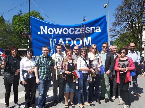 Przedstawiciele Nowoczesnej na marszu. Foto: Nowoczesna Radom