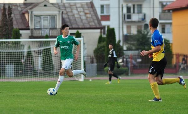 Maciej Świdzikowski (z piłką) wraca po kontuzji do gry. Foto: Radomiak.pl