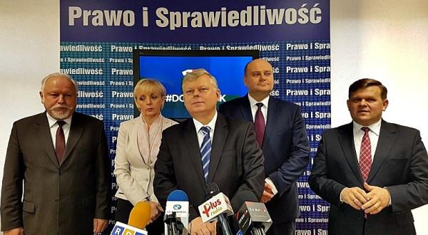 Od lewej: Dariusz Bąk, Anna Kwiecień, Marek Suski, Andrzej Kosztowniak, Wojciech Skurkiewicz