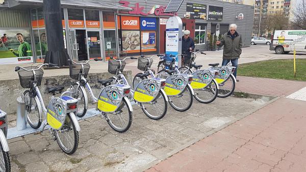 Stacja rowerowa przy ul. Chrobrego, jedna z 25 uruchomionych w Radomiu