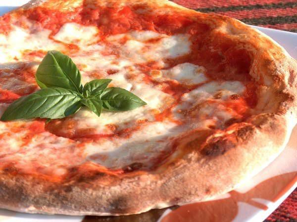 Pizzeria Soprano w obu lokalizacjach czynna jest: od poniedziałku do czwartku w godz. 11-22, w piąte