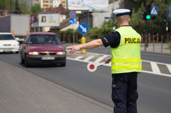 Policjanci po raz kolejny apelują do kierowców o rozwagę i dostosowanie się do przepisów