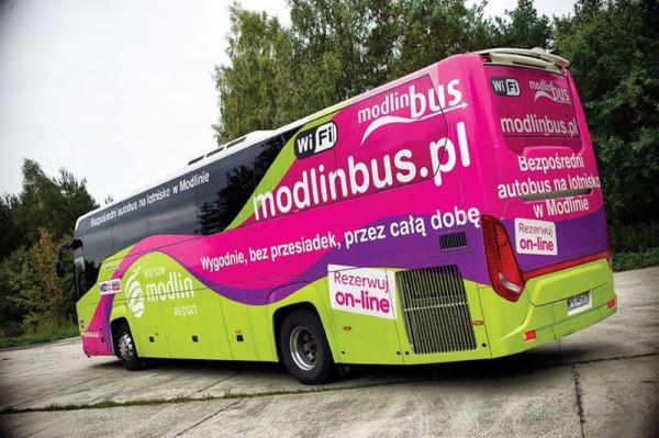 Modlinbus będzie dowoził pasażerów PolskiegoBusa z Placu Defilad na lotnisko w Modlinie