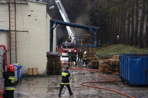 Pożar magazynów za UC w Radomiu. Straty będą ogromne. Foto: Łukasz Krawczyk