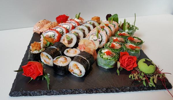 Sushi Kushi w Radomiu mieści się przy ulicy Moniuszki 26, naprzeciwko bocznej ściany 