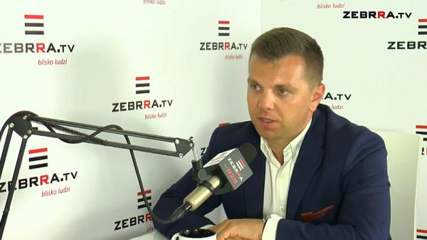 Na zdjęciu Jakub Kowalski. Program Kontrast Plus do obejrzenia codziennie, od poniedziałku do piątku