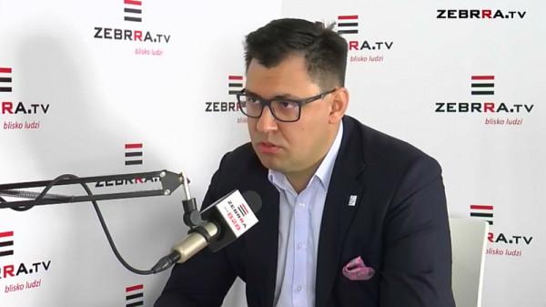 Na zdjęciu Konrad Frysztak. Program Kontrast Plus do obejrzenia codziennie, od poniedziałku do piątk