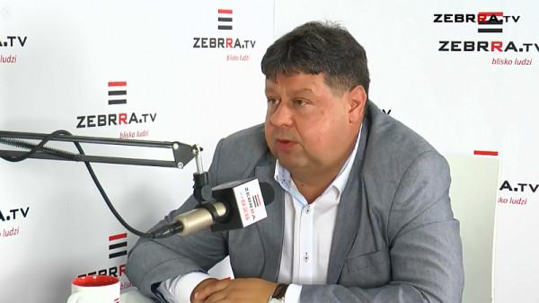 Na zdjęciu Dariusz Piątek. Program Kontrast Plus do obejrzenia codziennie, od poniedziałku do piątku