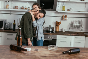Mąż alkoholik – gdzie szukać pomocy i jak sobie z tym poradzić?