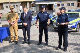 Starostwo przekazało sprzęt dla policji